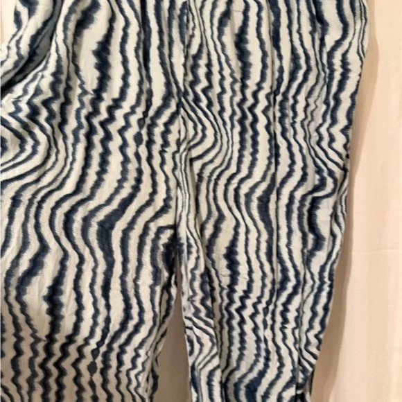 Patterned Jumpsuit - Picture 6 of 11